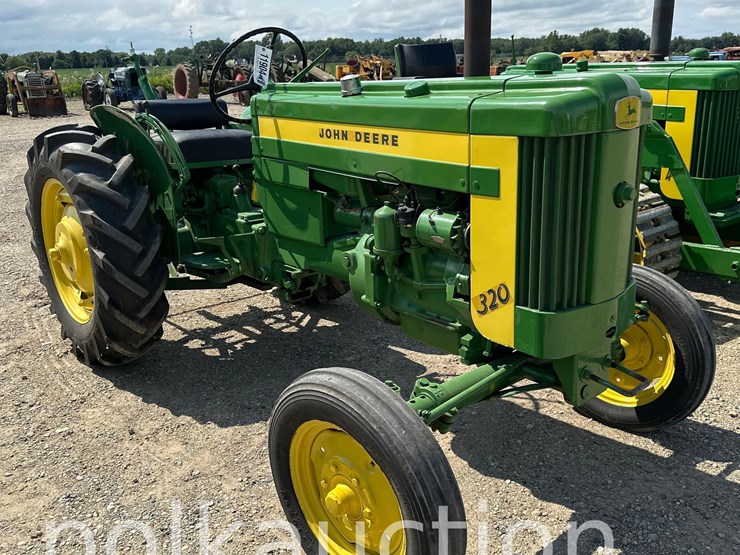 john-deere-320-image-1