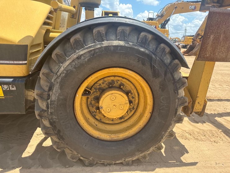 1998-caterpillar-th103-image-11