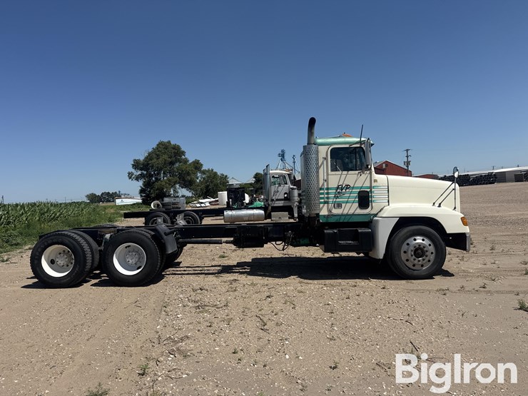 1992-freightliner-fld120-image-4