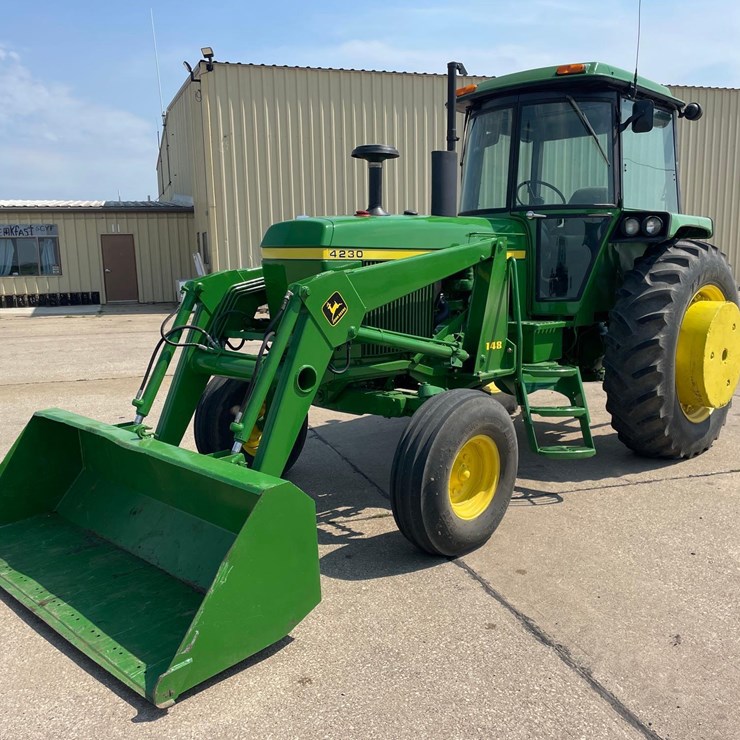 JOHN DEERE 4230