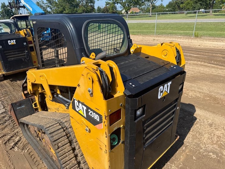 caterpillar-239d-image-11