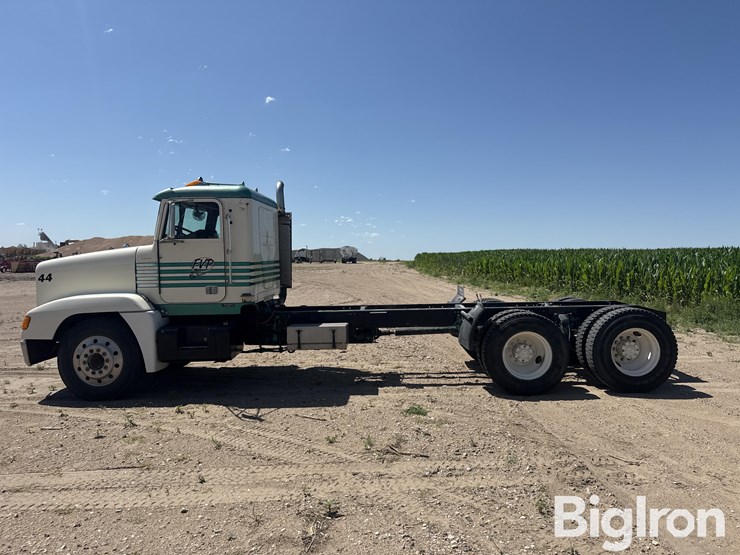 1992-freightliner-fld120-image-8