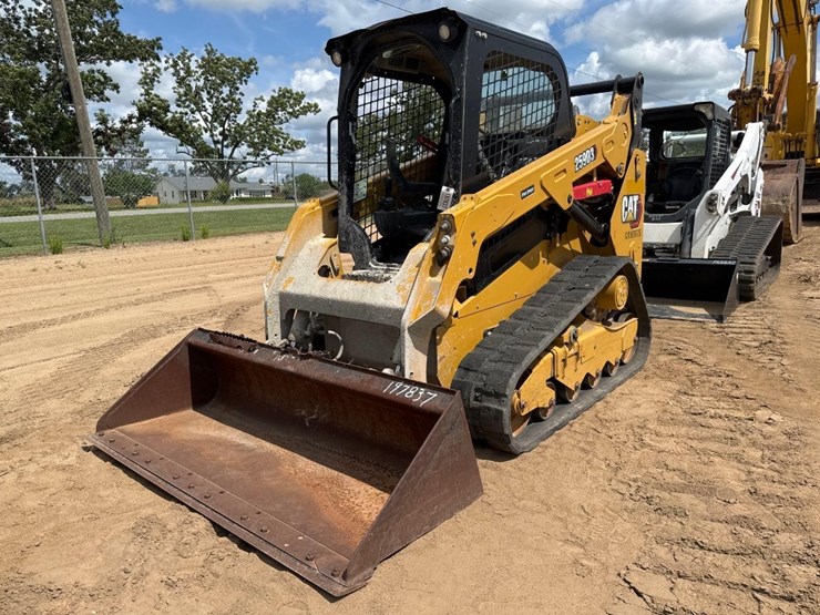2022-caterpillar-259d3-image-2