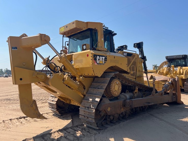 2018-caterpillar-d8t-image-3