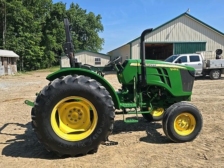 2015-john-deere-5065e-image-3
