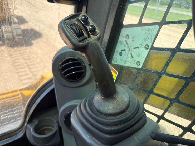2019-caterpillar-299d2-xhp-image-32