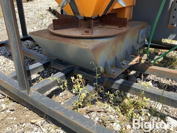 tmg-industrial-tmg-mss10-skid-steer-material-spreader-image-17