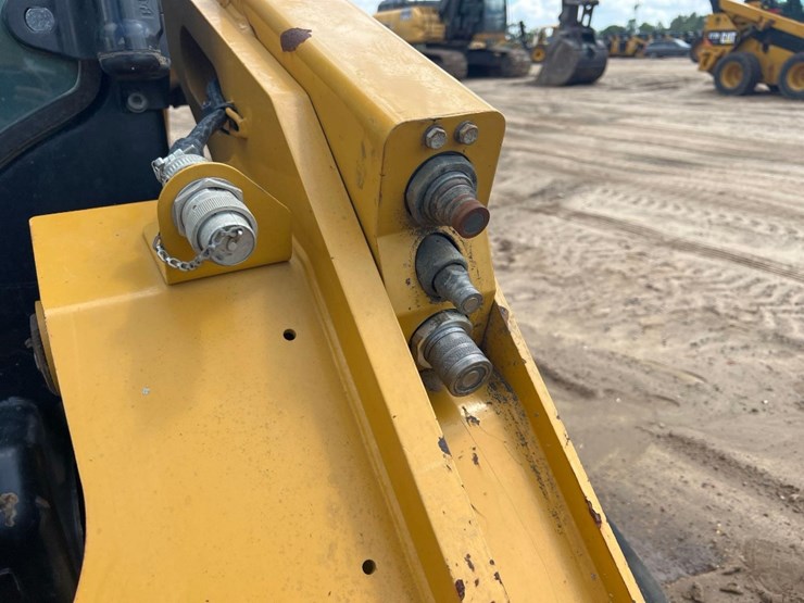 2021-caterpillar-279d3-image-10