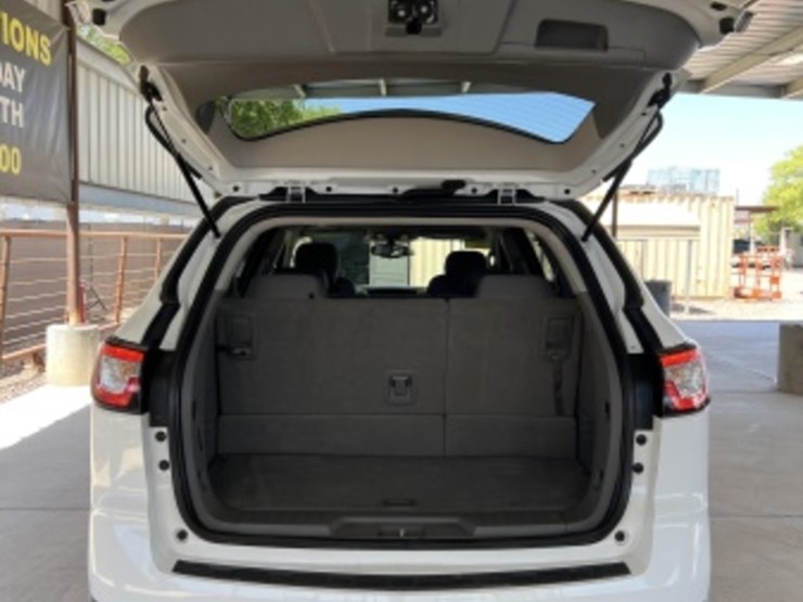 2016-chevrolet-traverse-ls-image-9