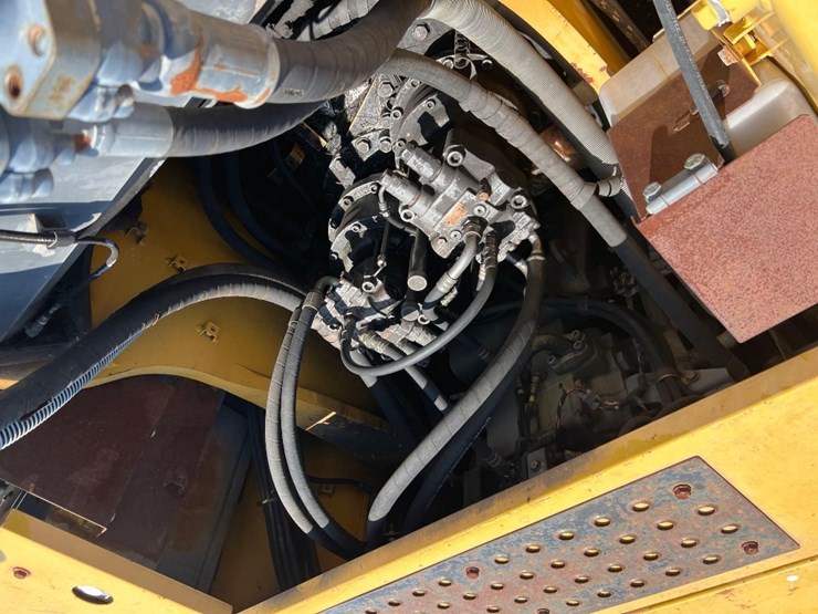 2013-deere-470g-lc-image-33