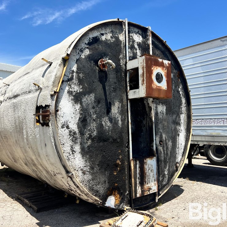 15,000-Gallon (Approx.) Steel Liquid Feed Storage Tank