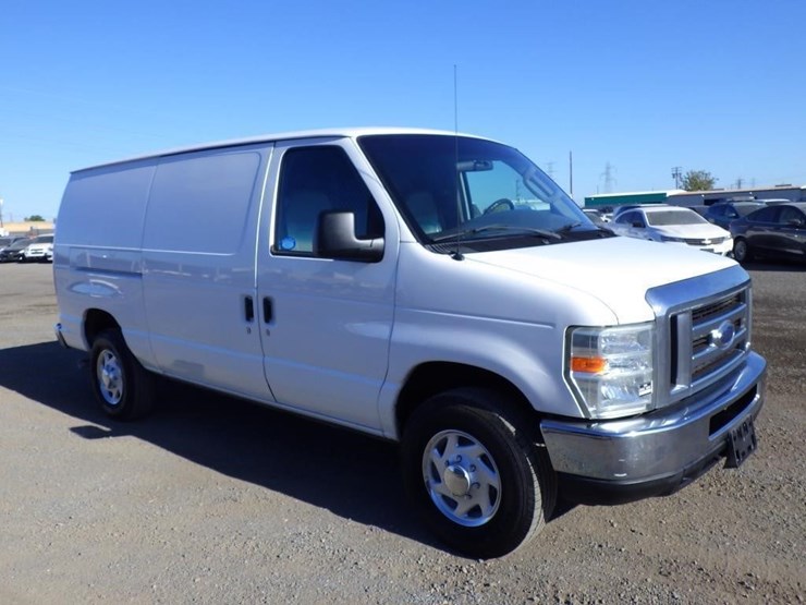 2008-ford-econoline-350-image-2