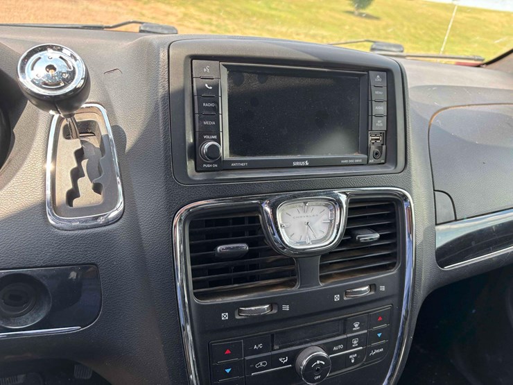 2014-chrysler-van-image-9