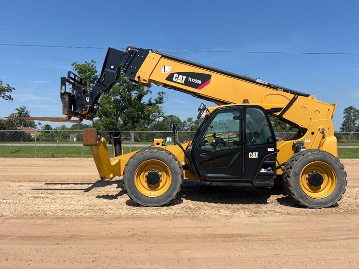 2020-caterpillar-tl1255d-image-1