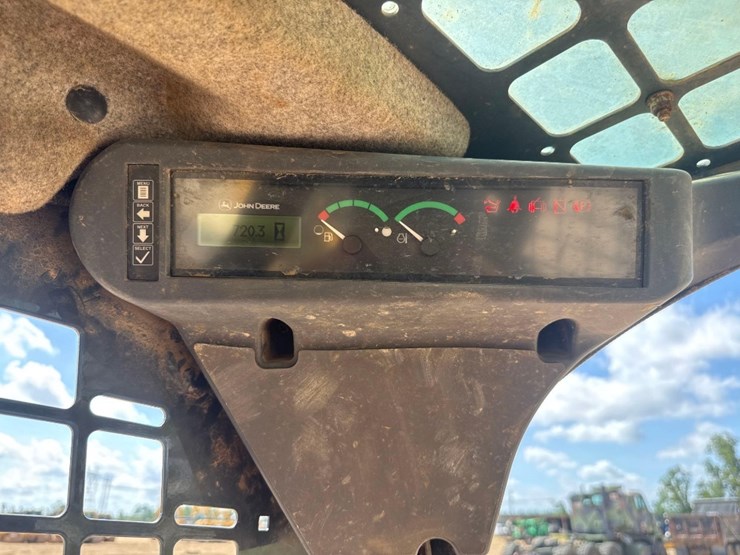 2019-deere-317g-image-24