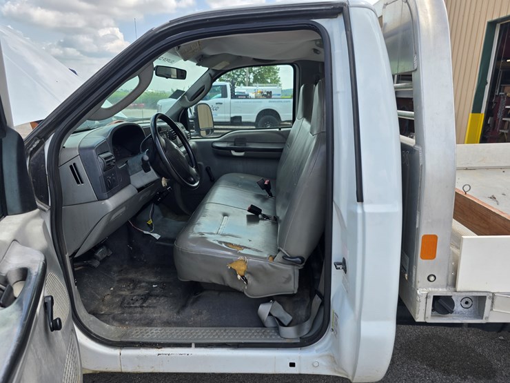 2005-ford-f350-image-48