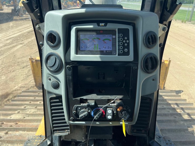 2019-caterpillar-d6n-lgp-image-38