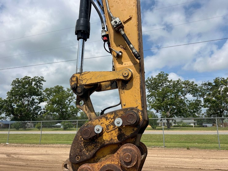 2011-caterpillar-m318d-image-12