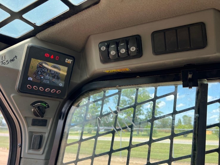 2019-caterpillar-259d-image-31