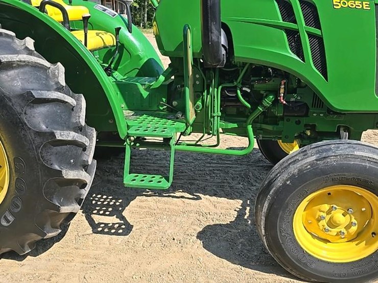 2015-john-deere-5065e-image-44