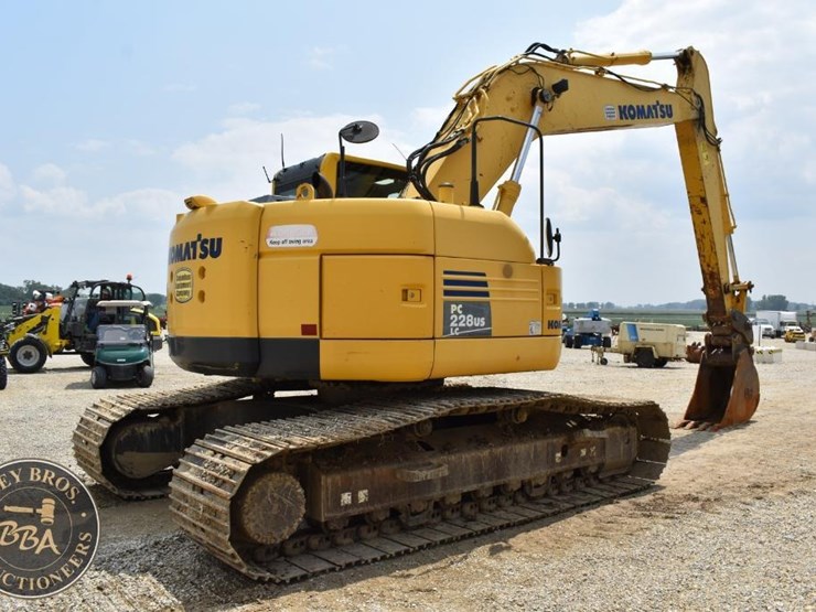 2012-komatsu-pc228us-lc-8-image-28