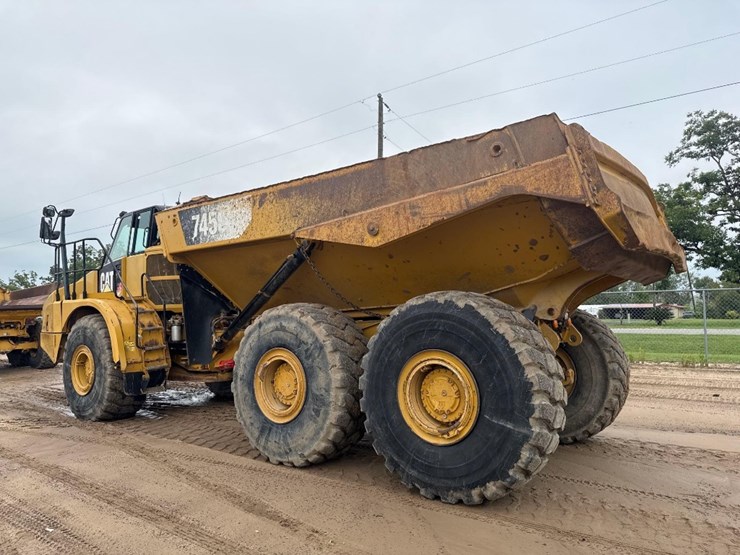 2015-caterpillar-745c-image-8