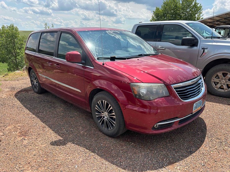 2014-chrysler-van-image-3