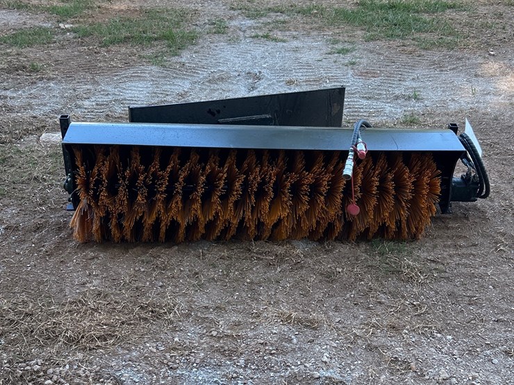 #114-•-quick-attach-sweeper-image-1