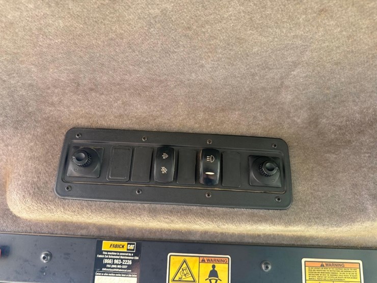 2015-caterpillar-745c-image-33