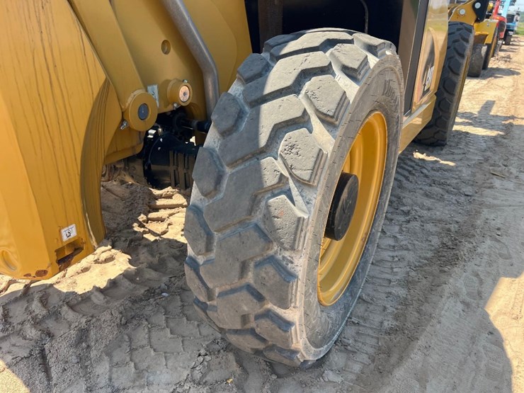 2020-caterpillar-tl1255d-image-22