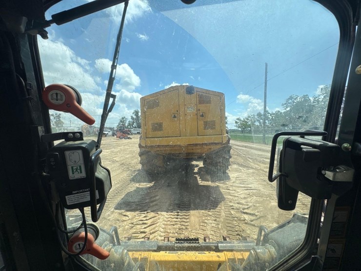 2023-deere-317g-image-22