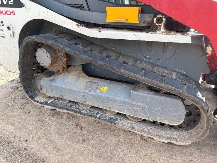 2023-takeuchi-tl10v2-image-13