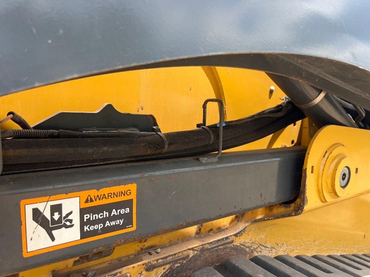 2018-deere-333g-image-16