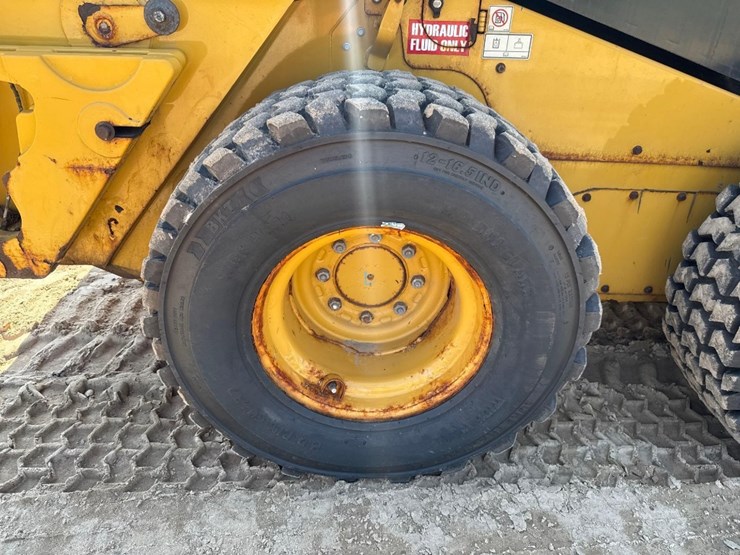 2019-caterpillar-236d3-image-12