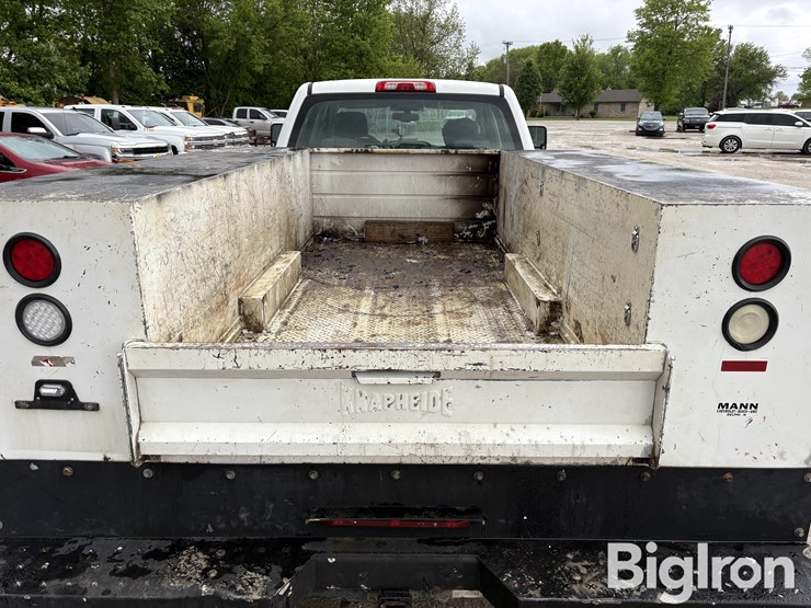 2016-chevrolet-silverado-3500-image-19