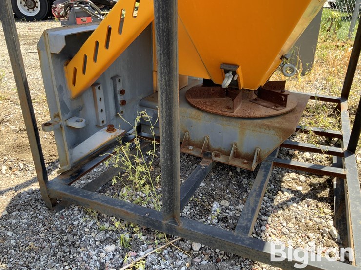 tmg-industrial-tmg-mss10-skid-steer-material-spreader-image-14