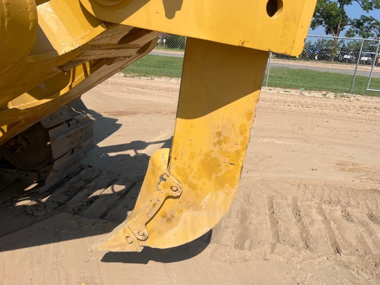 2018-caterpillar-d8t-image-26