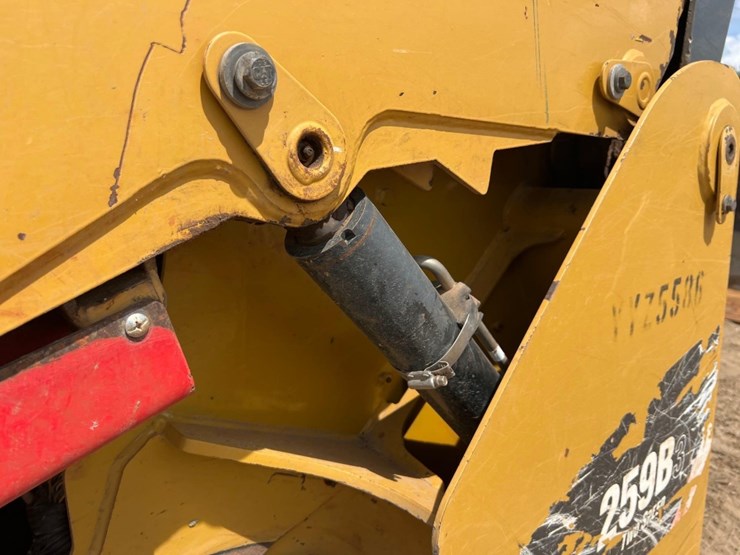 2012-caterpillar-259b3-image-13