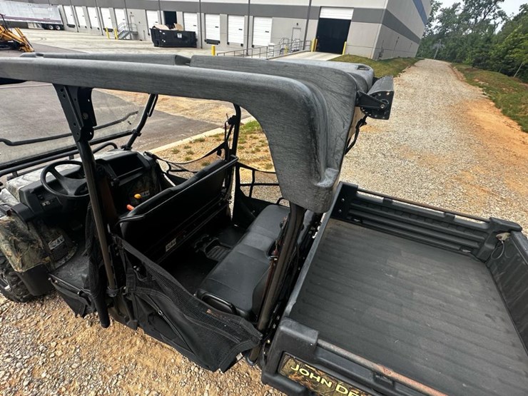 2021-john-deere-gator-image-12