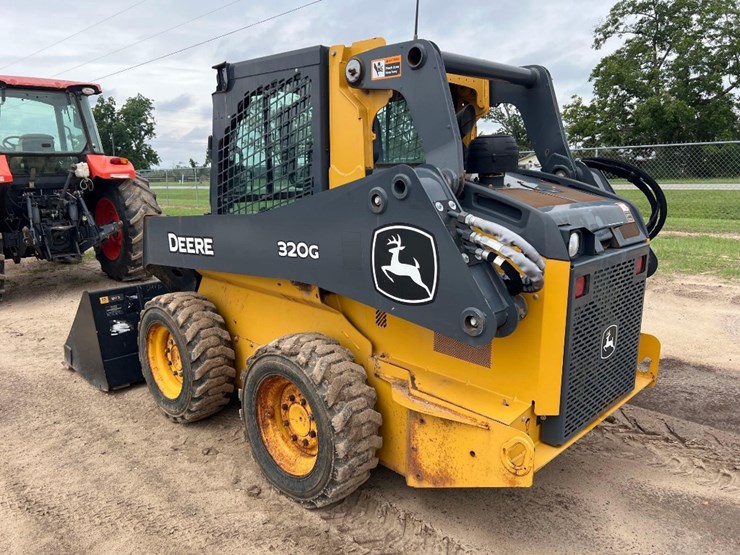 2022-deere-320g-image-2