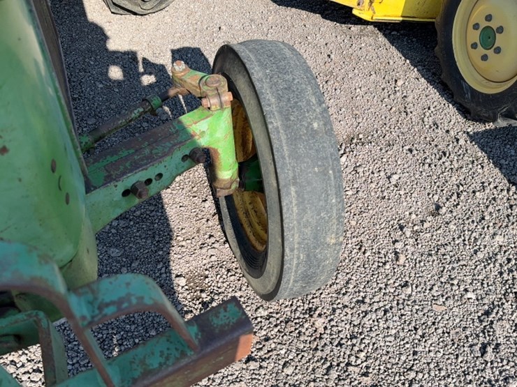 john-deere-820-image-4