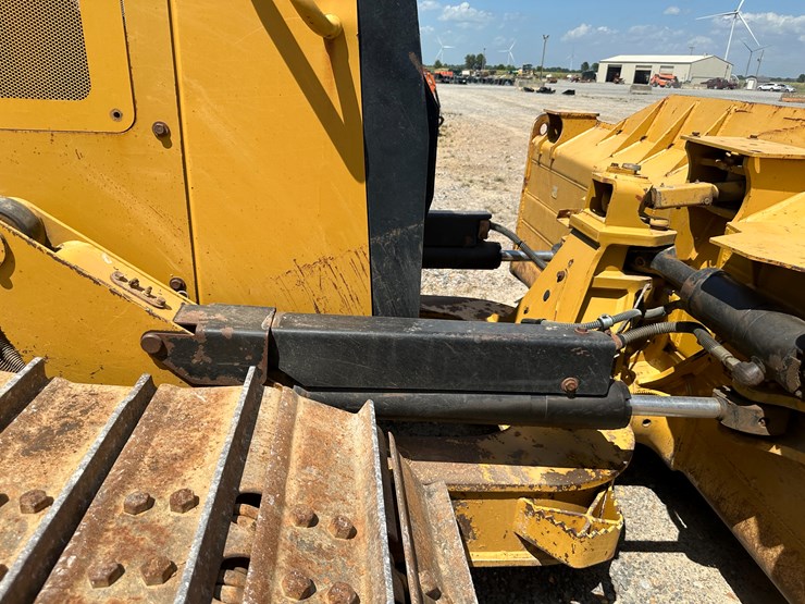 2017-caterpillar-d6k2-lgp-image-42