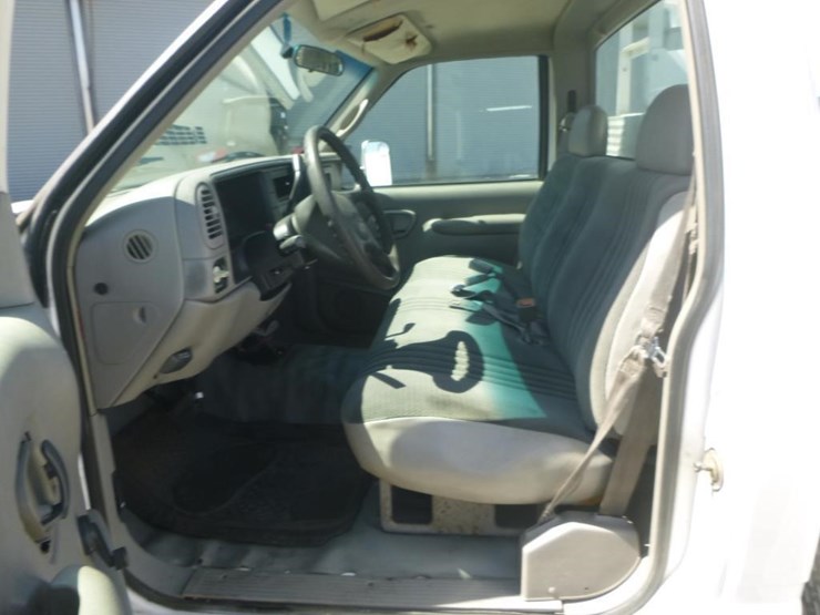 2000-gmc-3500-image-19