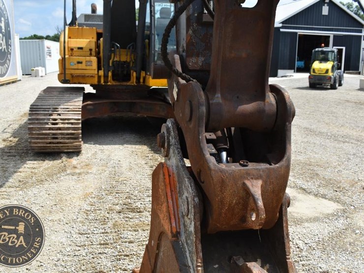2018-deere-210g-lc-image-32