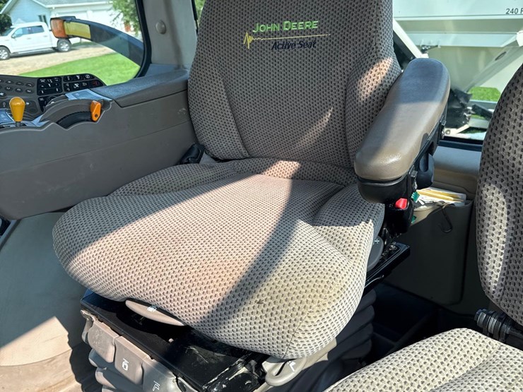 2013-john-deere-8260r-image-76