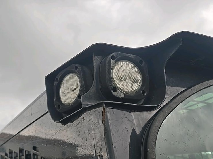 2018-deere-333g-image-38