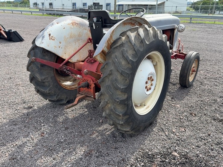 ford-tractor-image-9