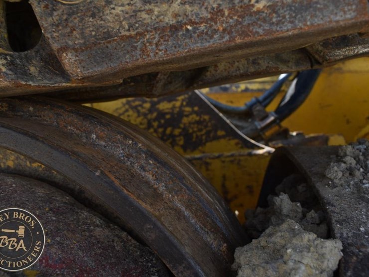 2014-komatsu-d51exi-22-image-43