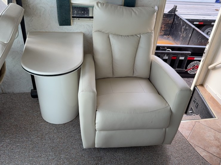 #3003-•-1996-freightliner-scenic-cruiser-38'-motor-home-image-35