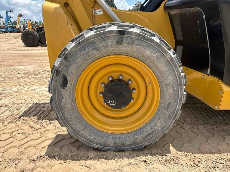 2020-caterpillar-tl1255d-image-32